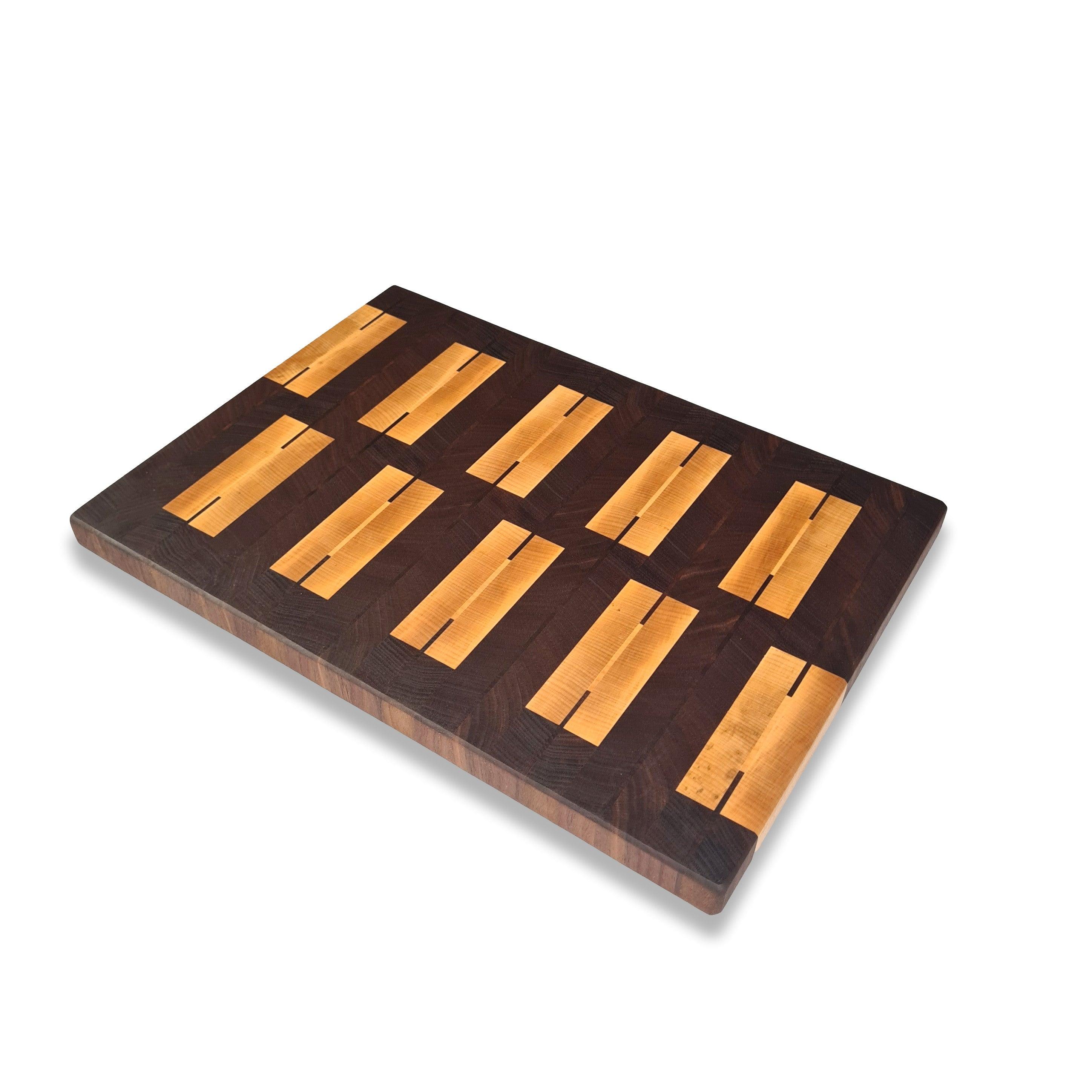Wood Work NRW - Stirnholz Schneidebrett aus Nussbaum und Ahorn- Designer Schneidebrett