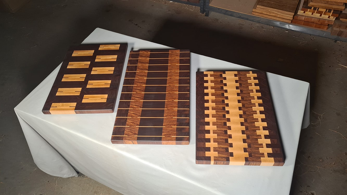 Wood Work NRW - Designer Schneidebrett - Nussbaum, Ahorn und Zerabno