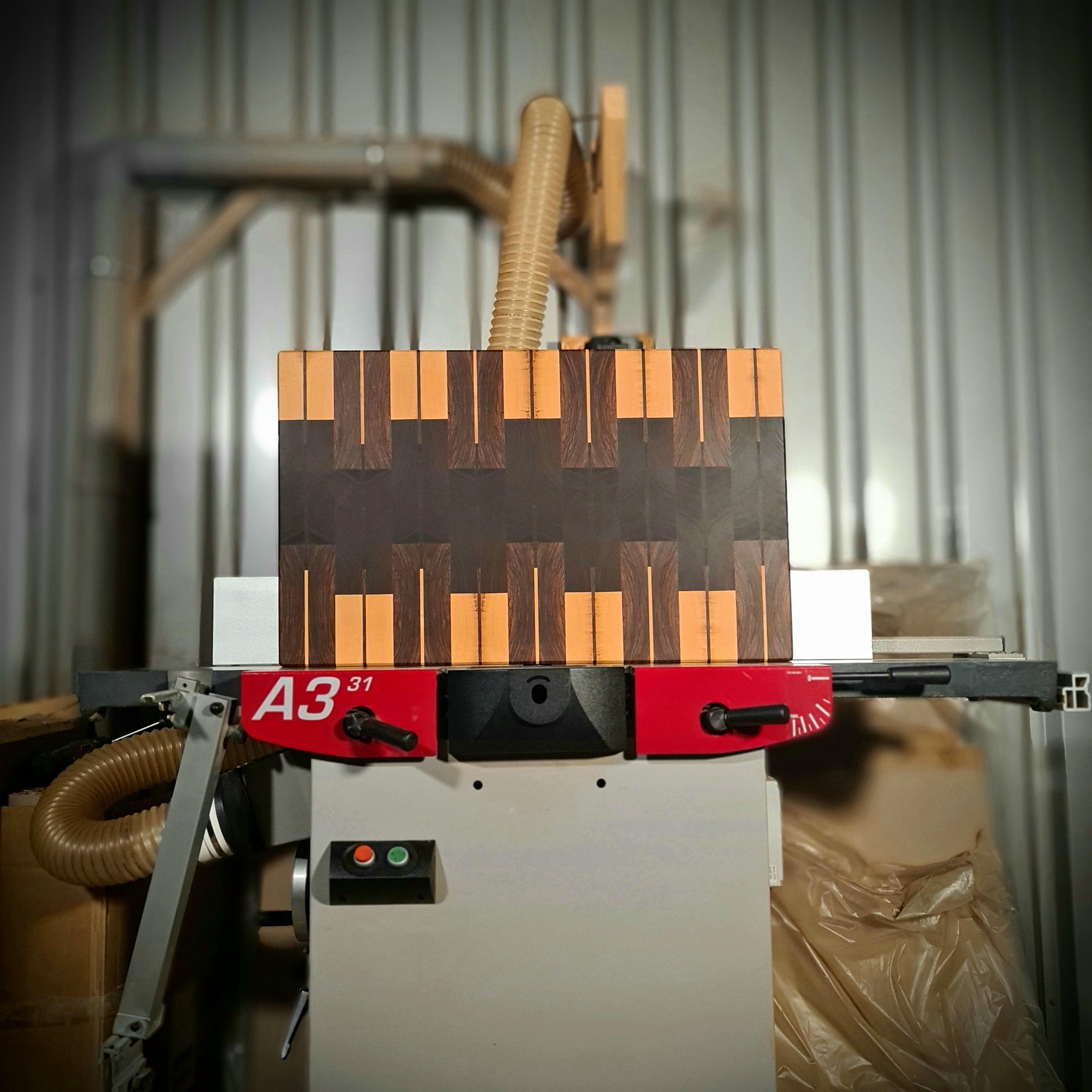 Wood Work NRW - Designer Schneidebrett - Nussbaum, Ahorn und Zebrano