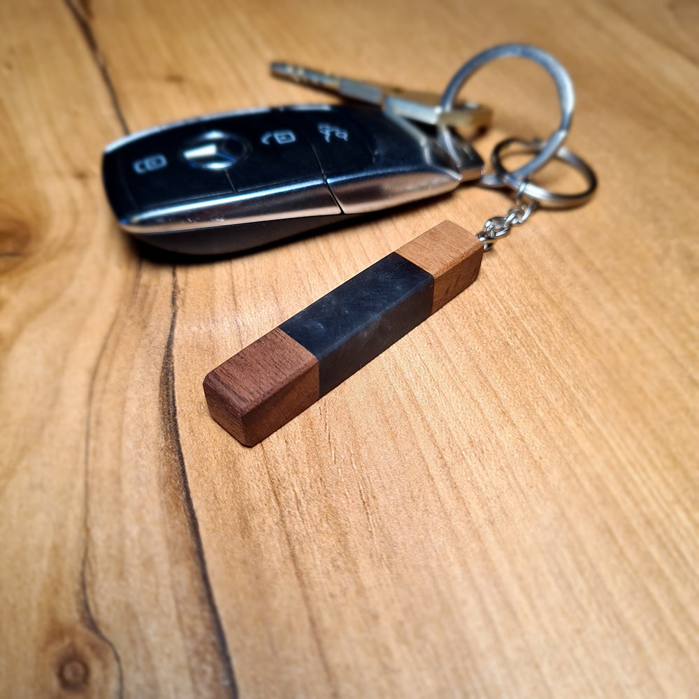 Schluesselanhaenger aus Epoxidharz und Holz - Alle Farben - Wood Work NRW