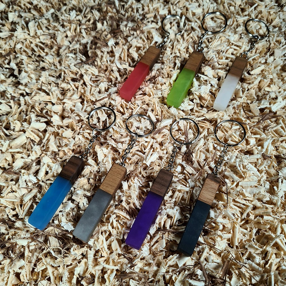Schluesselanhaenger aus Epoxidharz und Holz - Alle Farben - Wood Work NRW