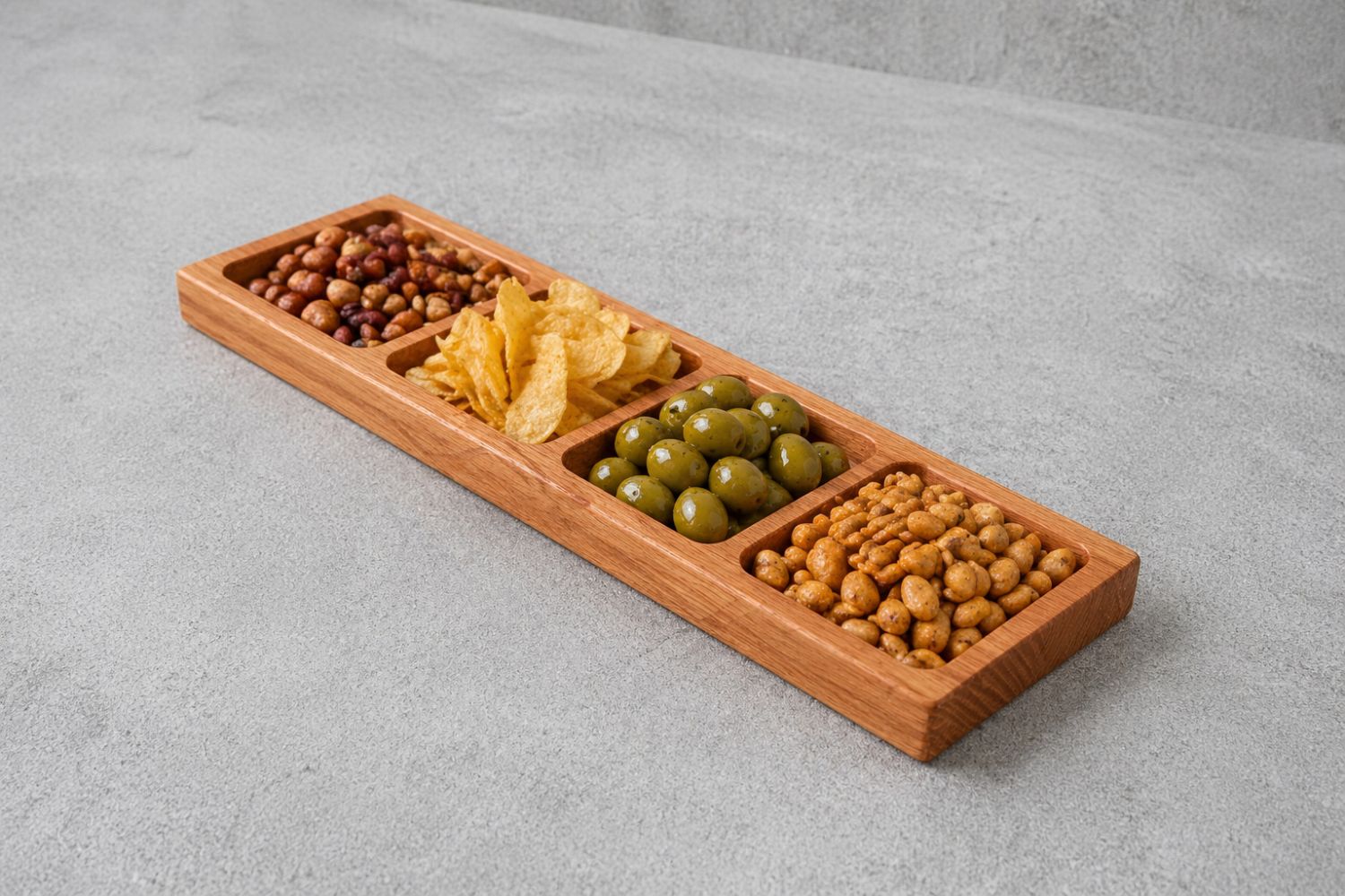 Snackbrett aus Holz mit 4 Fächern für Antipasti und Fingerfood